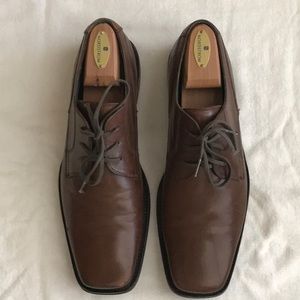 Kenneth Cole New York men’s size 10 1/2 brown leather oxford shoes.